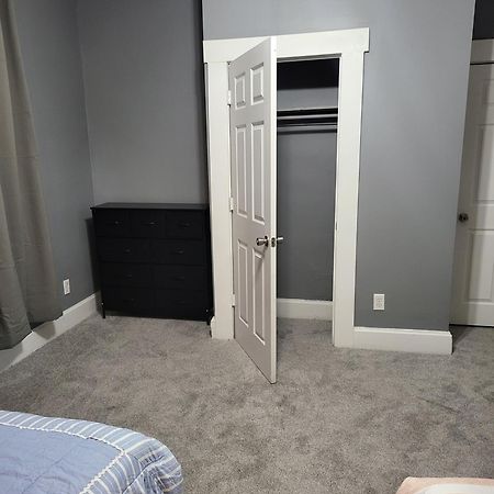 Guest Room With Two Double Beds In Columbus Oh, Airport Location Extérieur photo