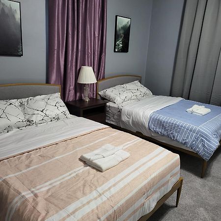 Guest Room With Two Double Beds In Columbus Oh, Airport Location Extérieur photo