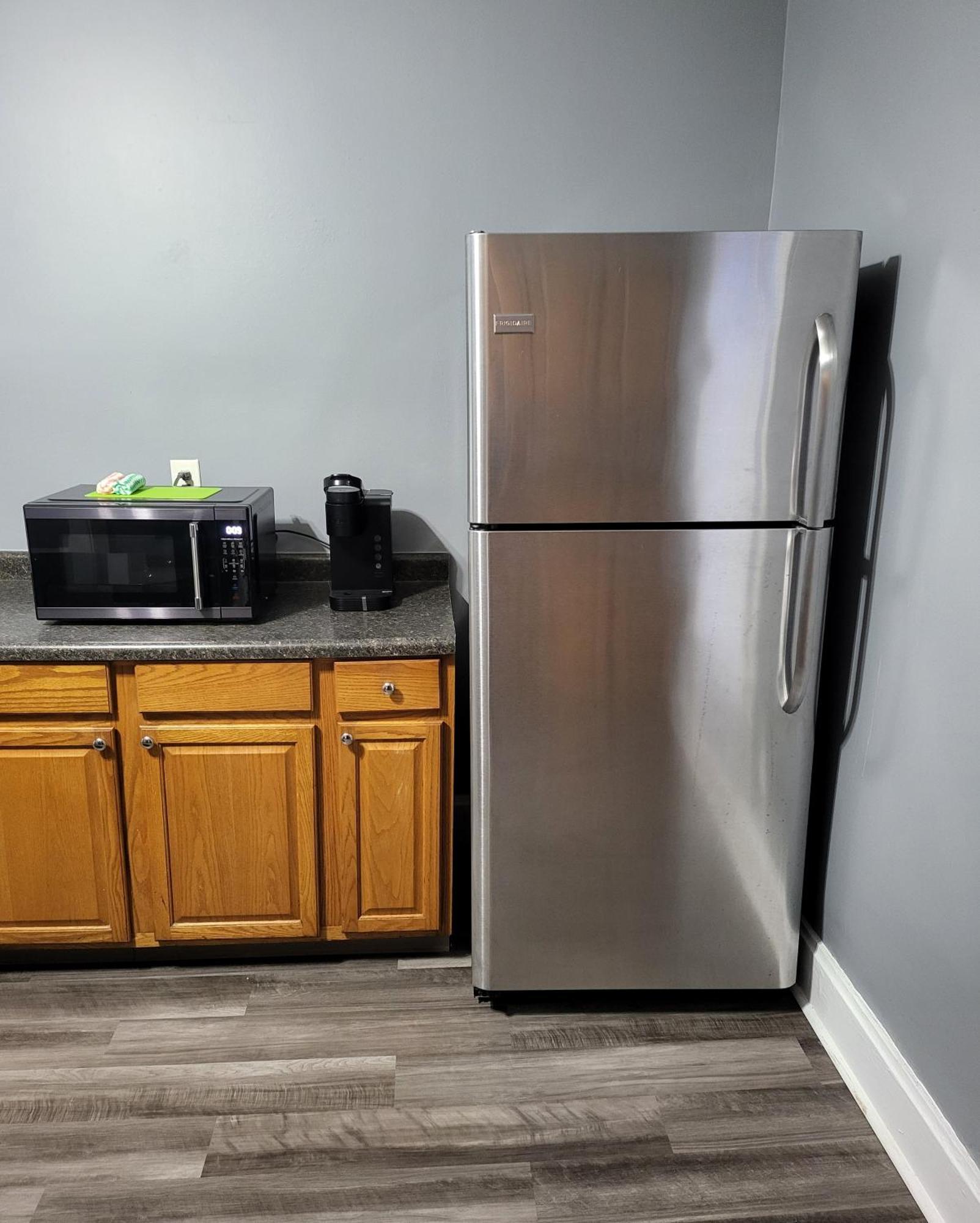 Guest Room With Two Double Beds In Columbus Oh, Airport Location Extérieur photo