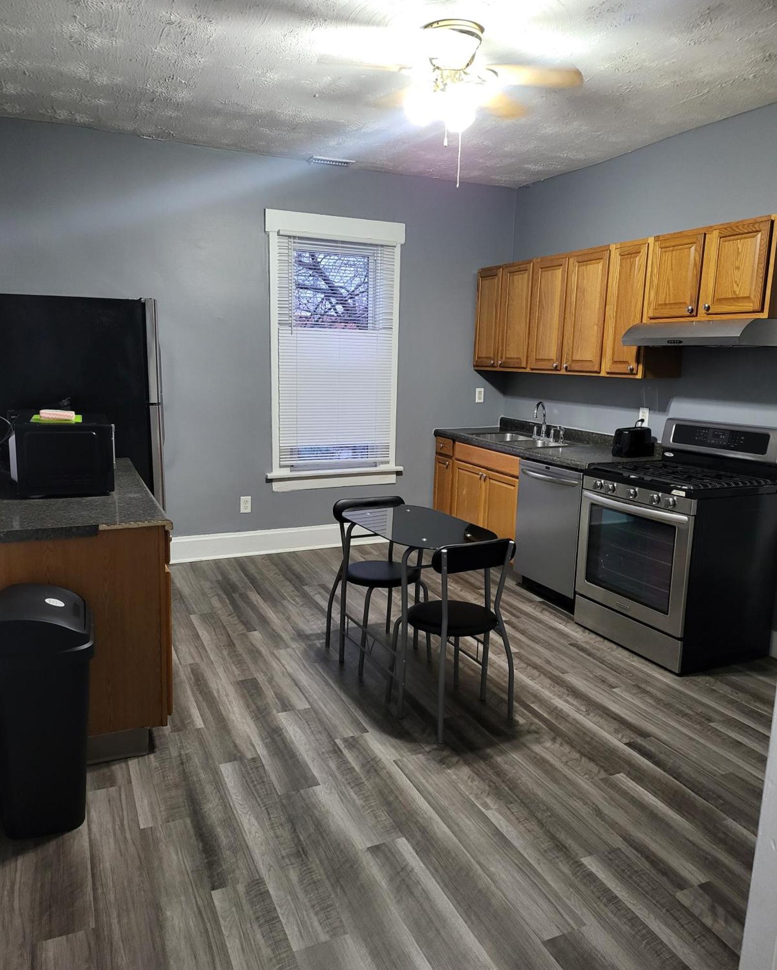 Guest Room With Two Double Beds In Columbus Oh, Airport Location Extérieur photo