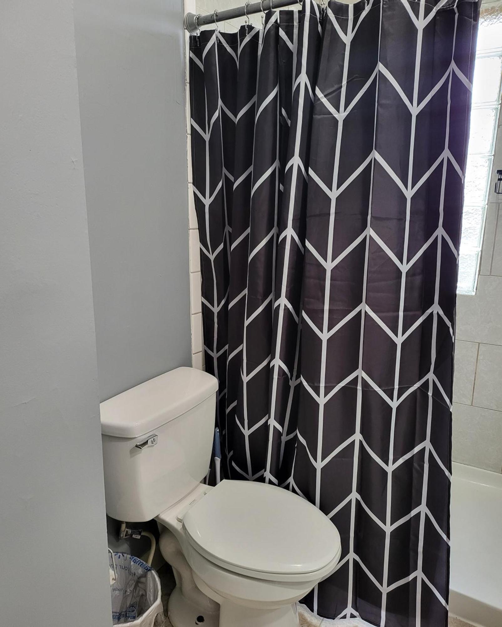 Guest Room With Two Double Beds In Columbus Oh, Airport Location Extérieur photo